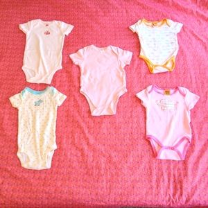 5/25 ...2 Chicka chicka boom boom 3-6m 2 Carter's and 1 little me size 6m